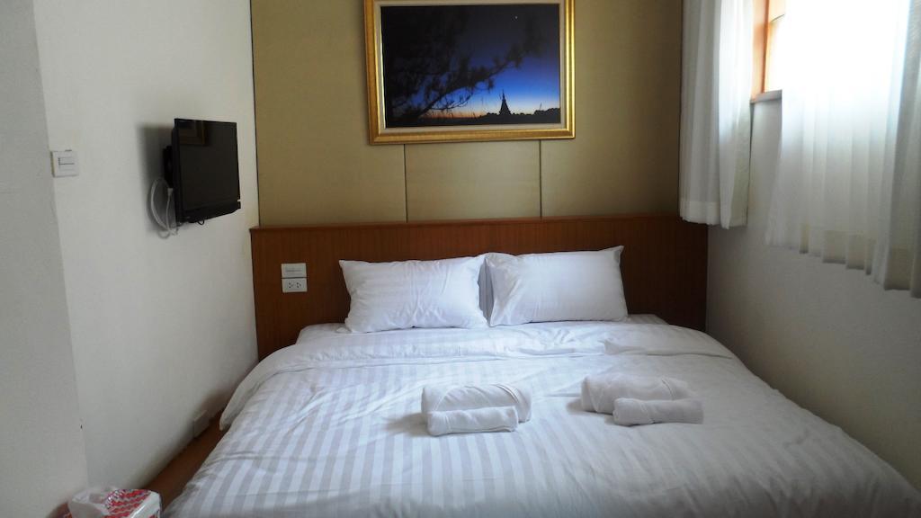 Oyo 1093 De Nawarat Chiang Mai Boutique Apartment Room photo
